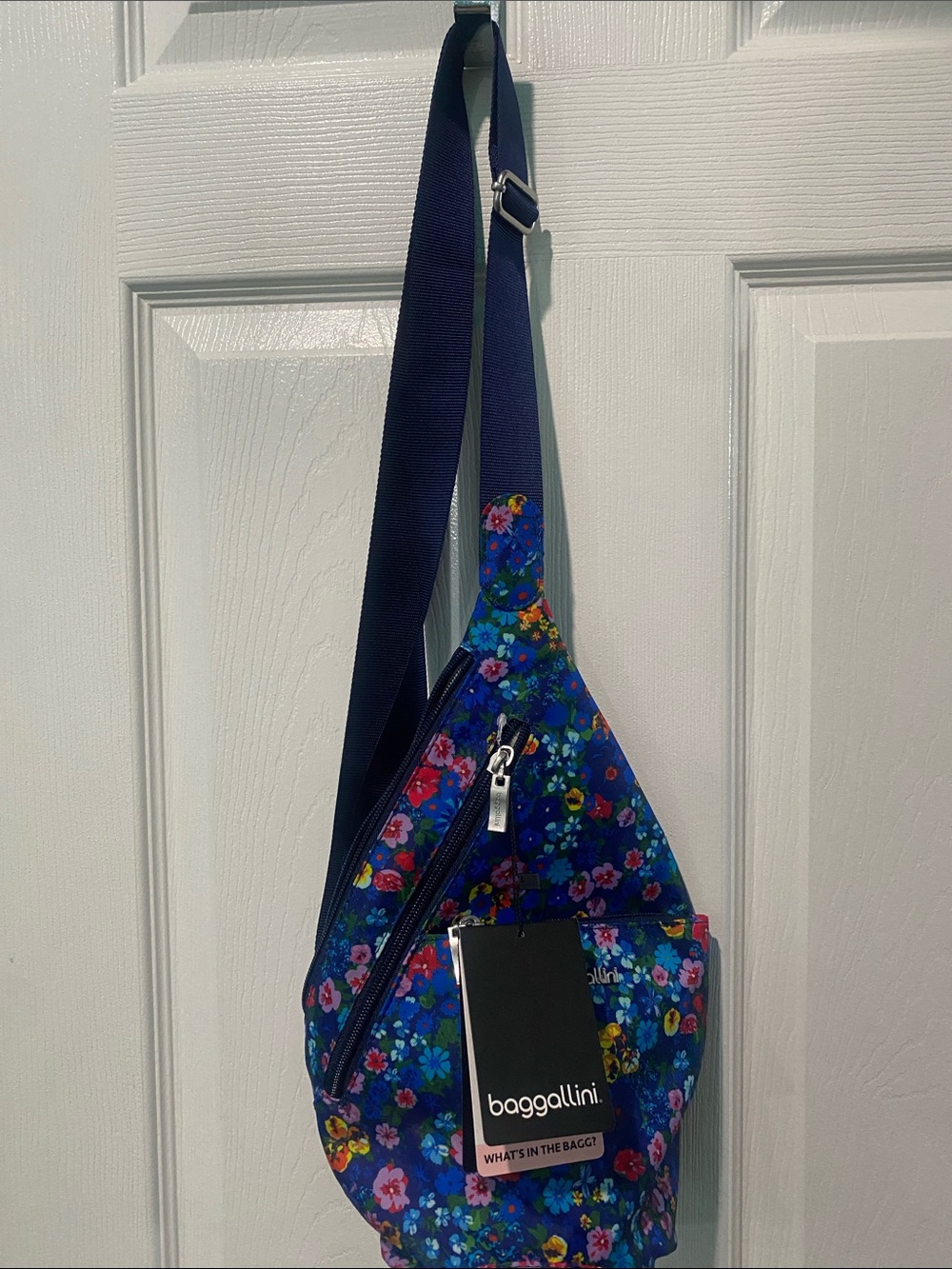 🆕💙Baggallini Mini Sling, Floral Market - Picture 6 of 9